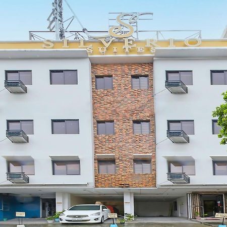 Oyo 896 Silverio Suites Manilla Buitenkant foto