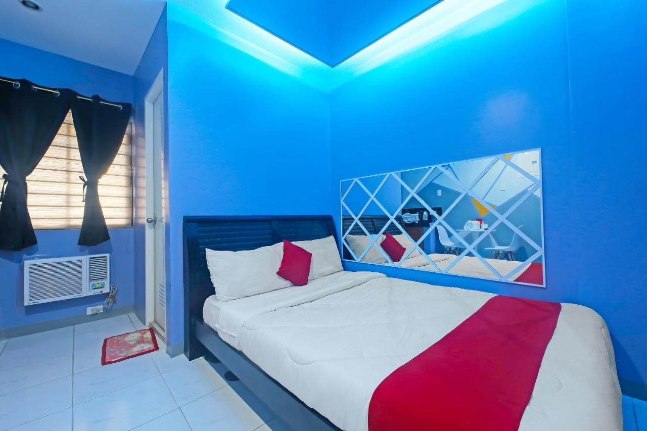 Oyo 896 Silverio Suites Manilla Buitenkant foto