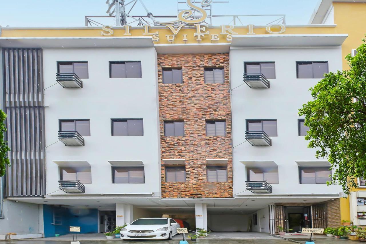 Oyo 896 Silverio Suites Manilla Buitenkant foto