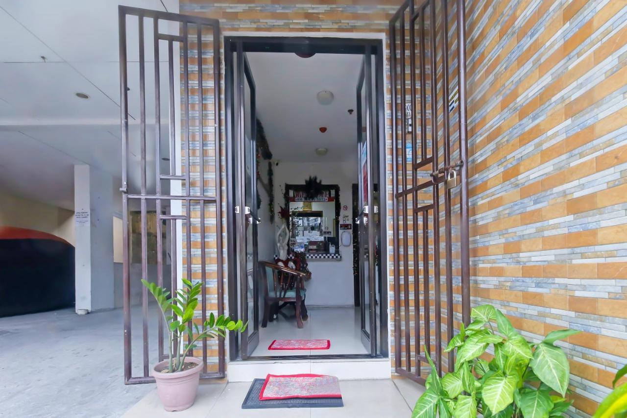 Oyo 896 Silverio Suites Manilla Buitenkant foto