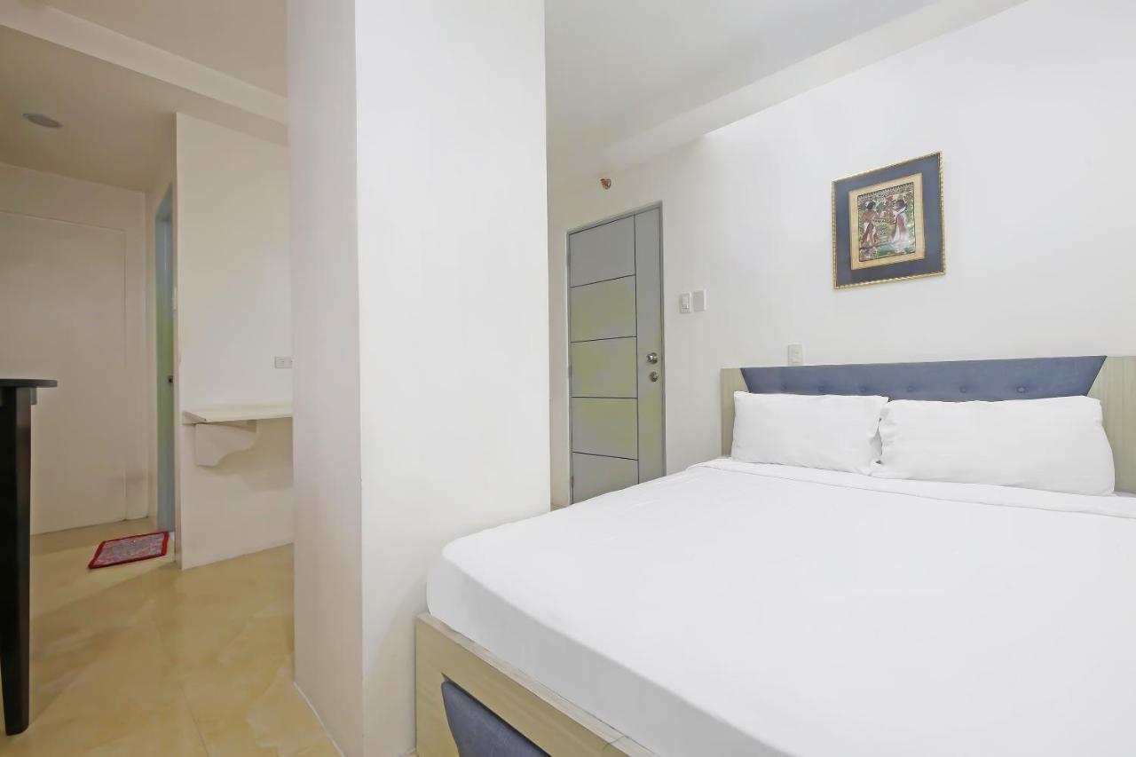 Oyo 896 Silverio Suites Manilla Buitenkant foto