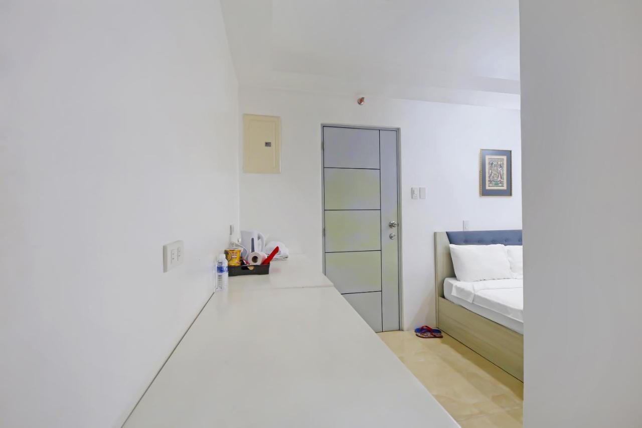 Oyo 896 Silverio Suites Manilla Buitenkant foto